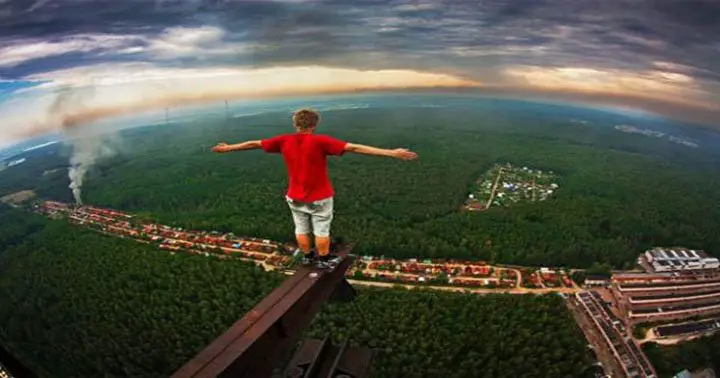  Att drömma om att vara rädd för höjder