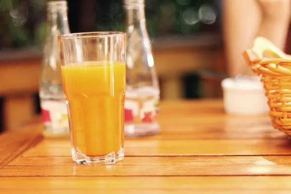  Sognare il succo d'arancia